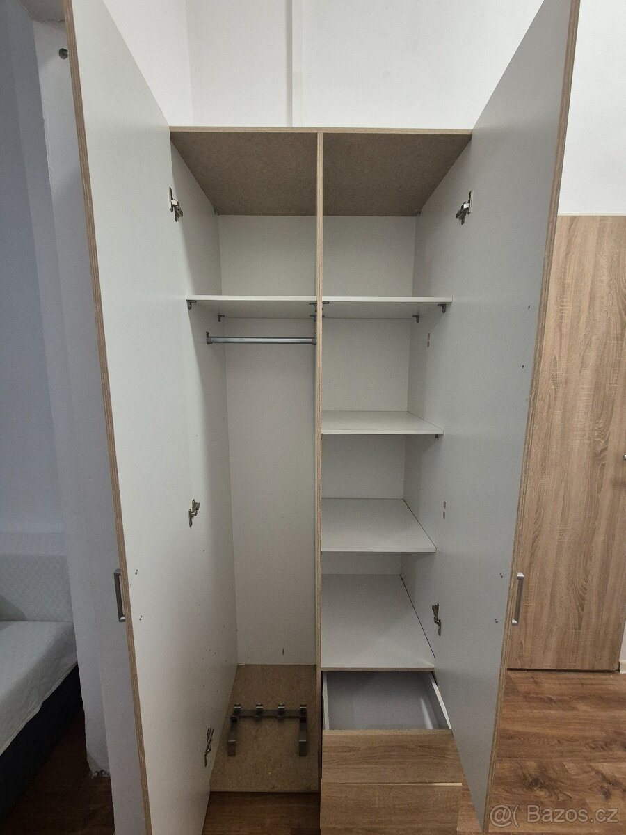 Šatní skříň - 2