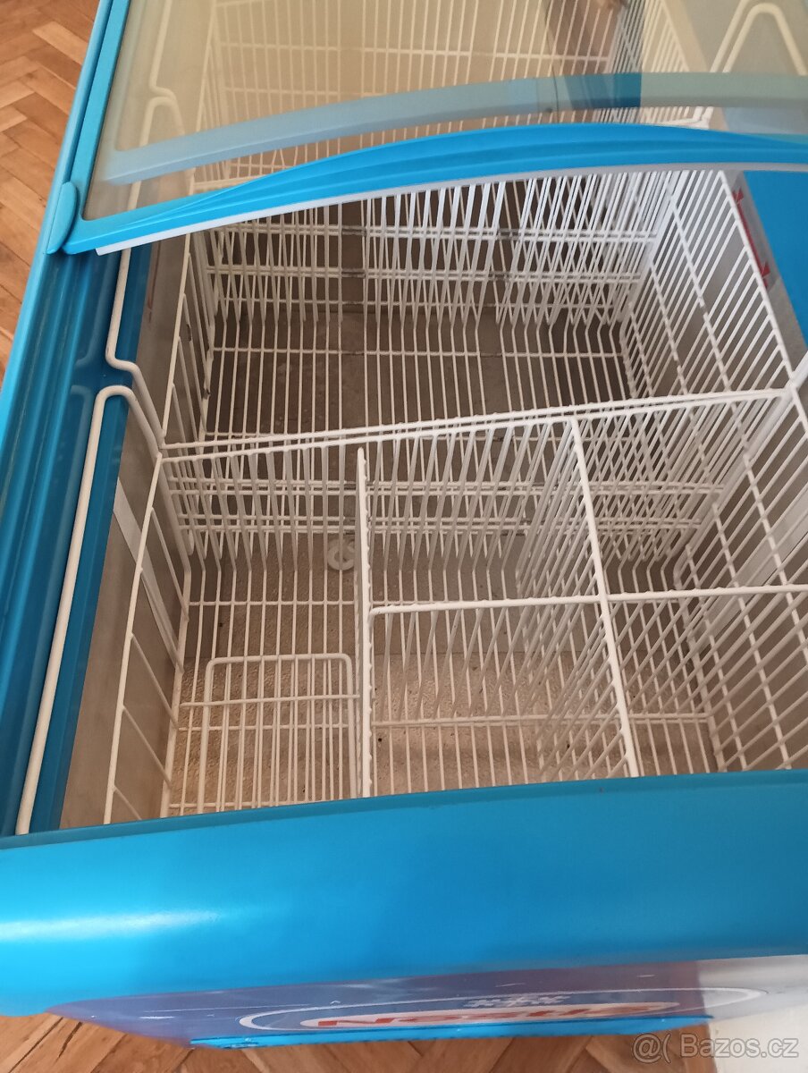 Pultový prosklený mrazák - 2