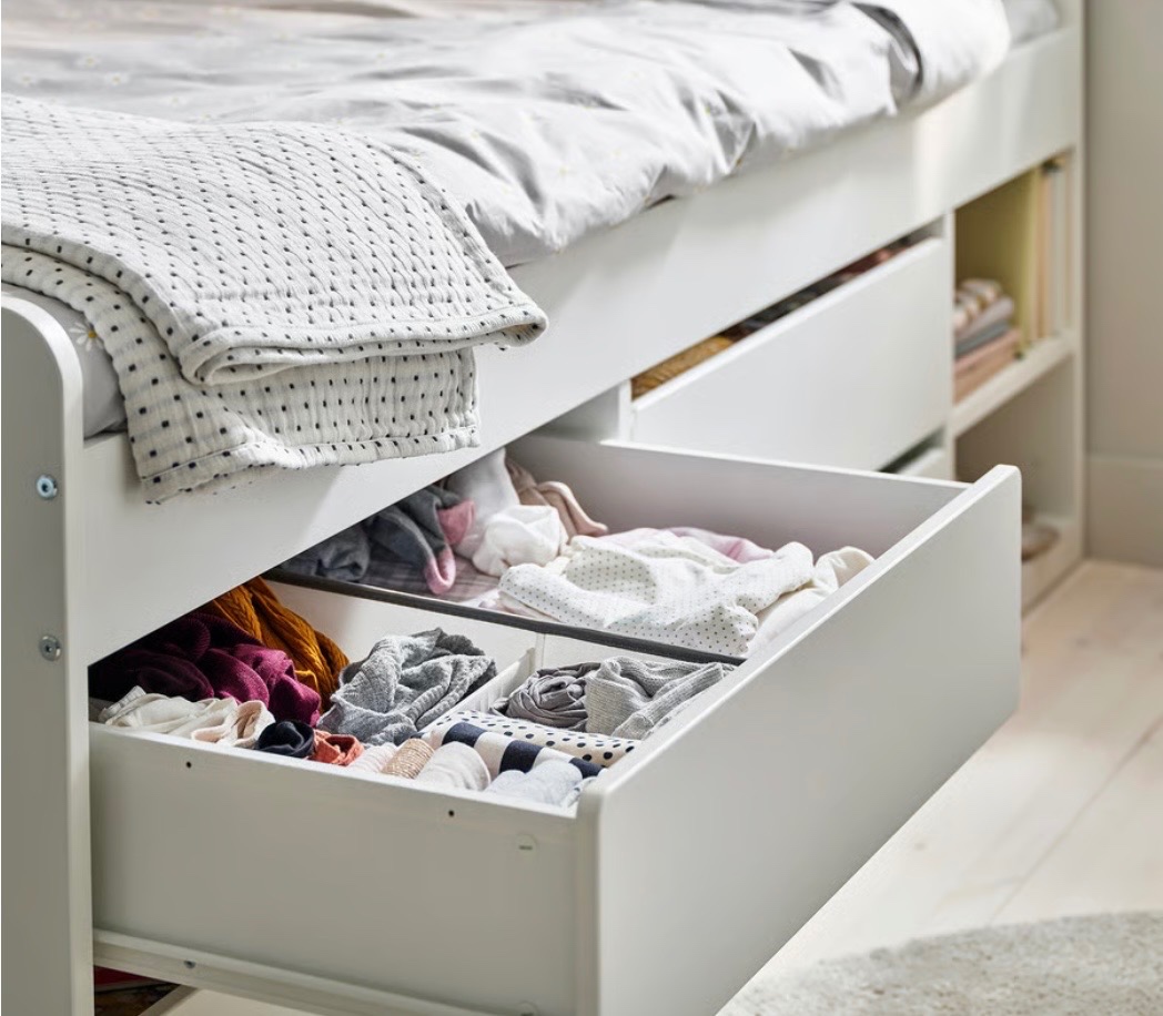 Postel studentská/dětská s praktickým úložným prostorem - 2