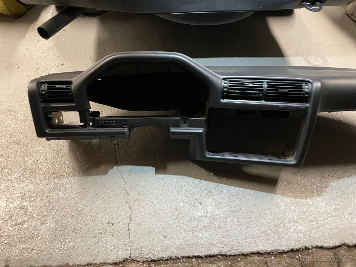 KOUPÍM NA BMW E30 palubní desku - 2