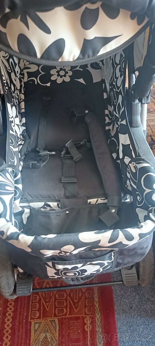 Kočárek a autosedačka - 2