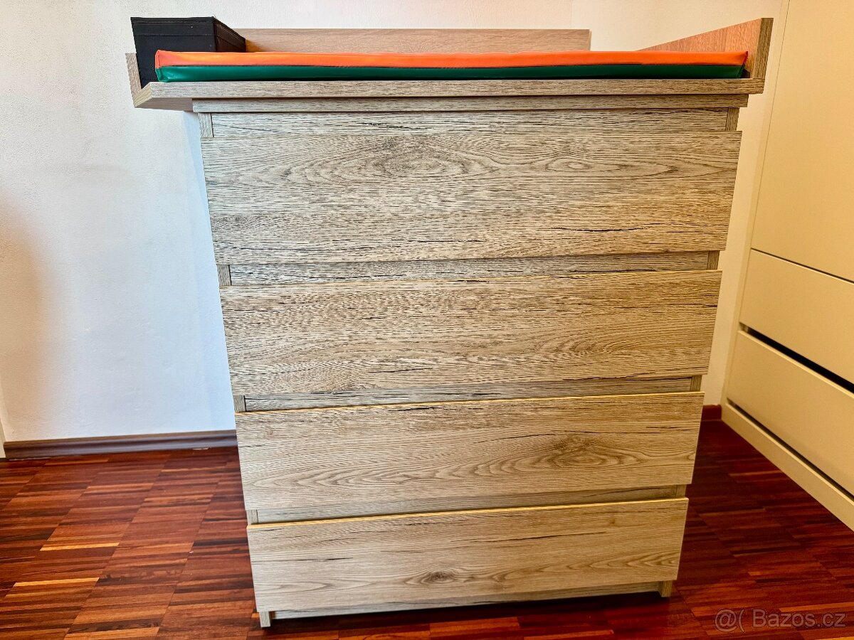 Přebalovací pult s komodou - 2