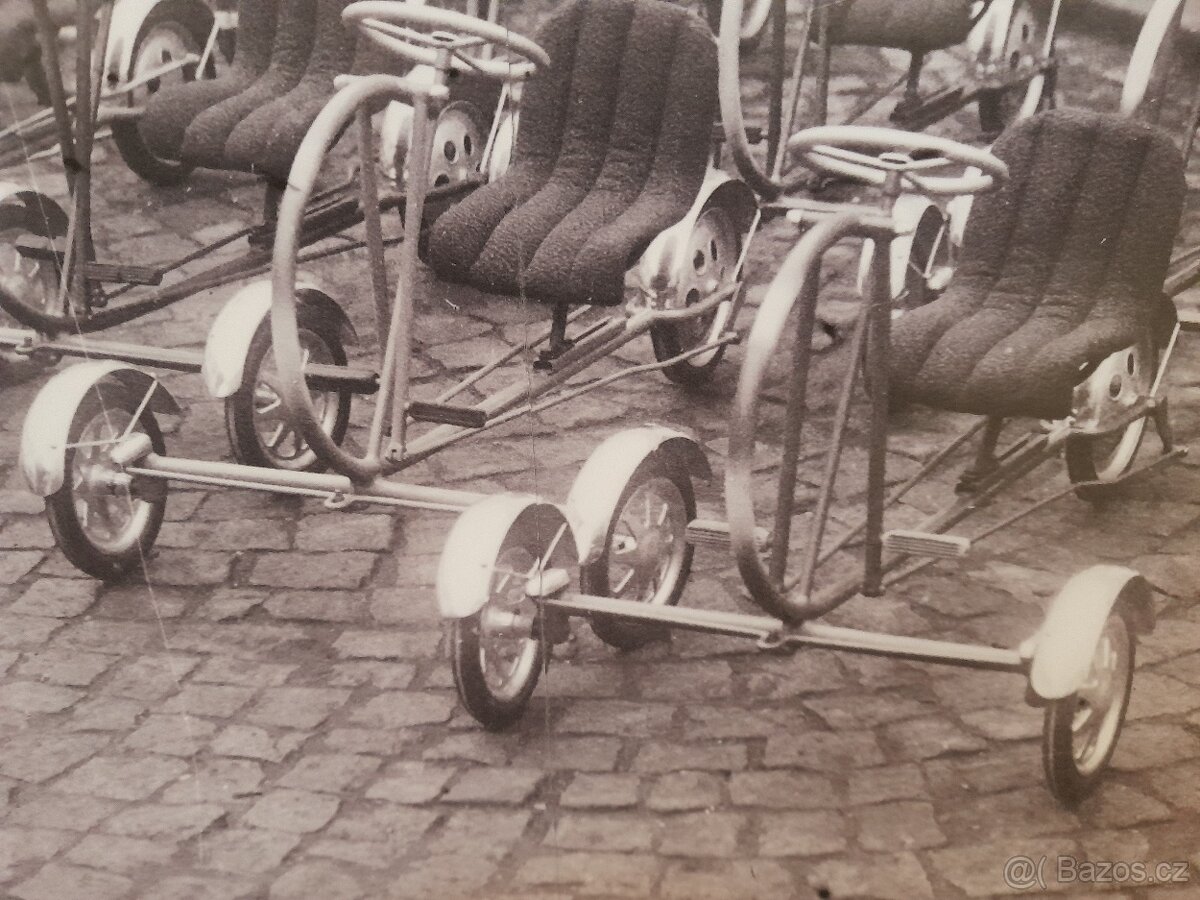 Šlapací autíčko-tříkolka - 2