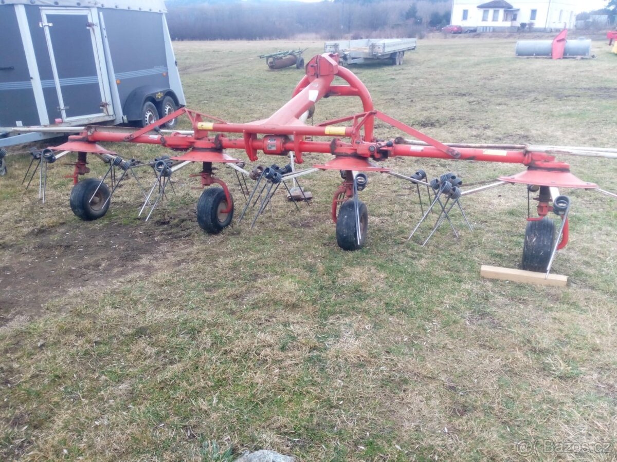 Obraceč sena a píce Kuhn GF 452 M - 2