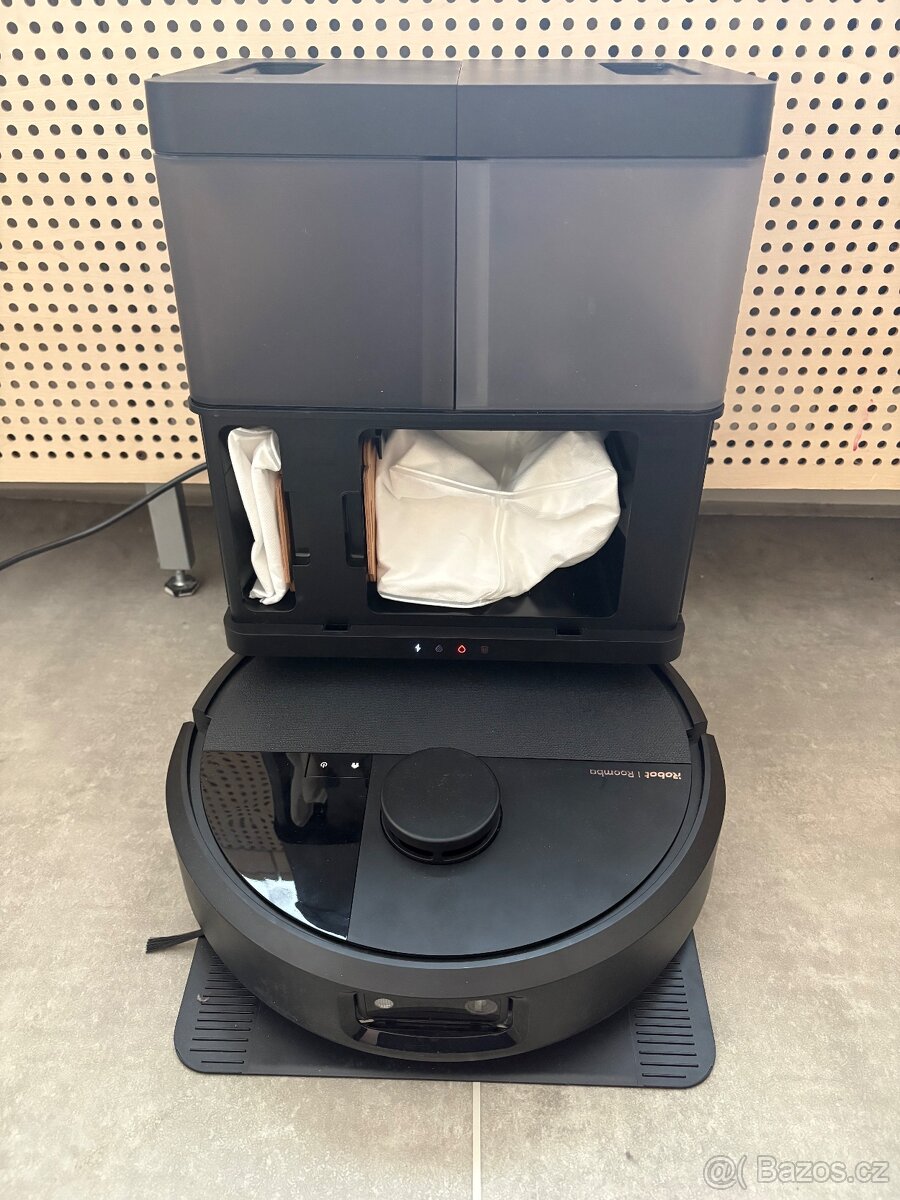 Robotický vysavač Roomba Combo Plus 505 s AutoWash stanicí - 2