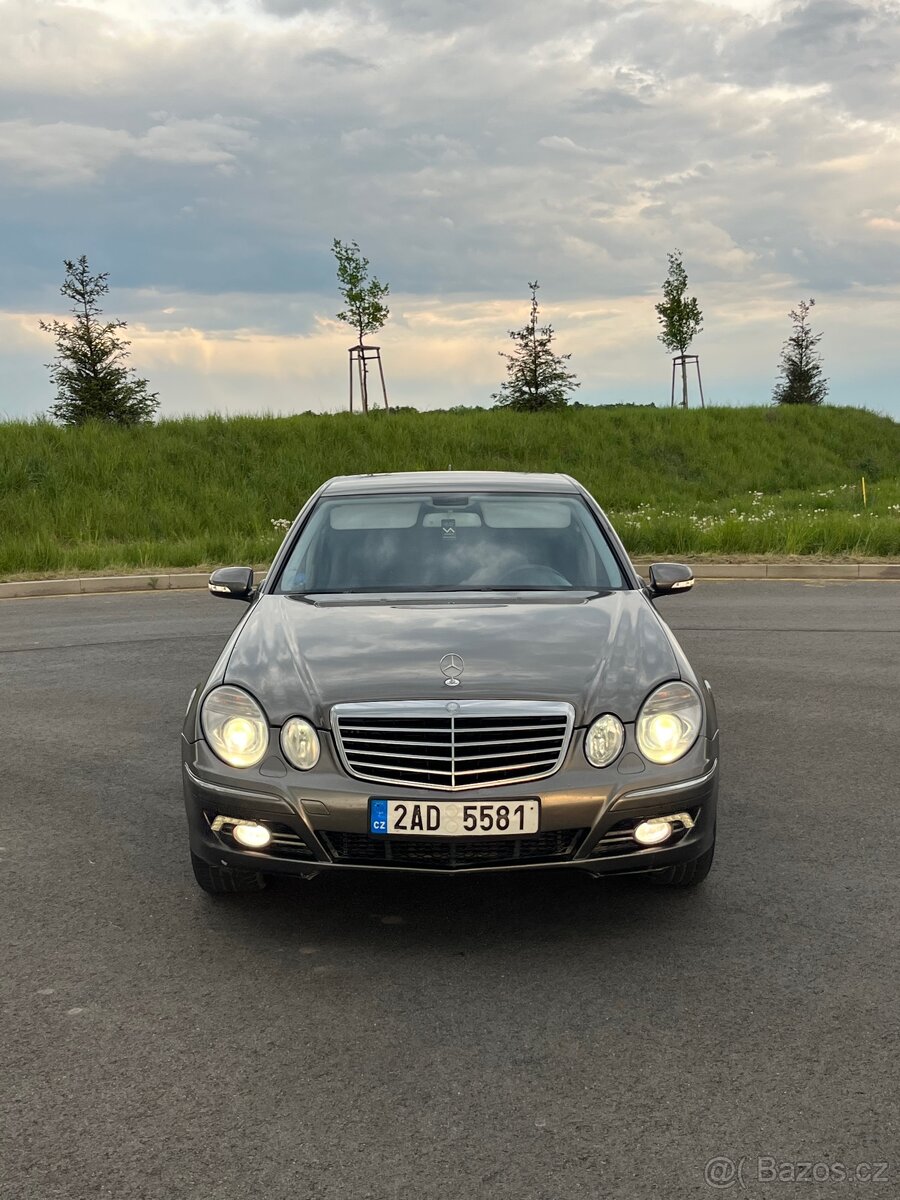 Mercedes E320 - 2