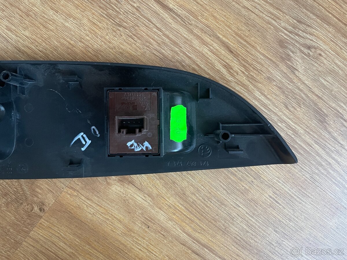 panel se spínačem stahování oken Octavia II - 2