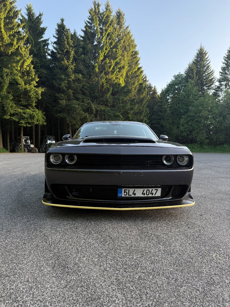 Dodge Challenger - 2
