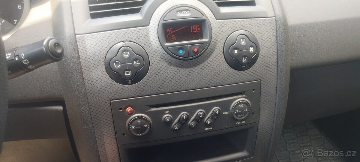 Renault Megane II 1,6 16V rok 2005 nové v ČR - 2