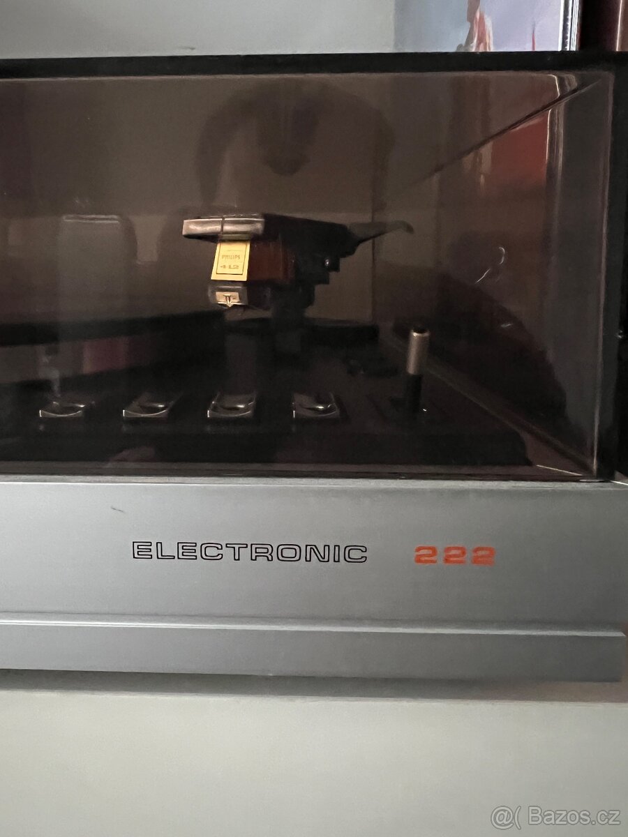 Souprava gramofonu, zesilovače a sloupové reproduktory - 2