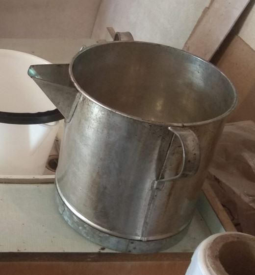 Včelařské potřeby – cedník, nádoby, atd. - 2