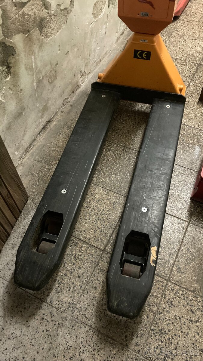 Paletový vozík s váhou do 2000kg - paletové vozíky - 2