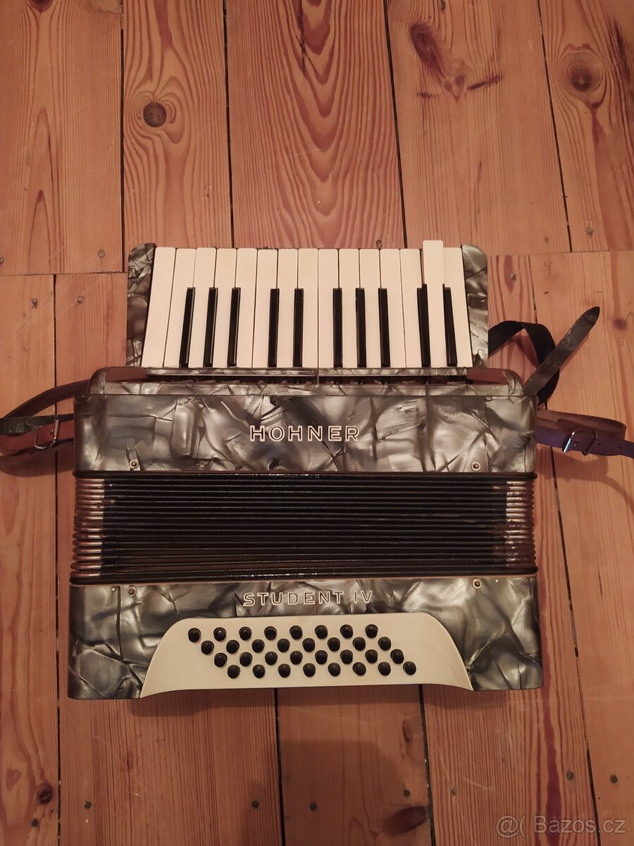 Akordeon/Tahací harmonika Hohner, Student IV - 2