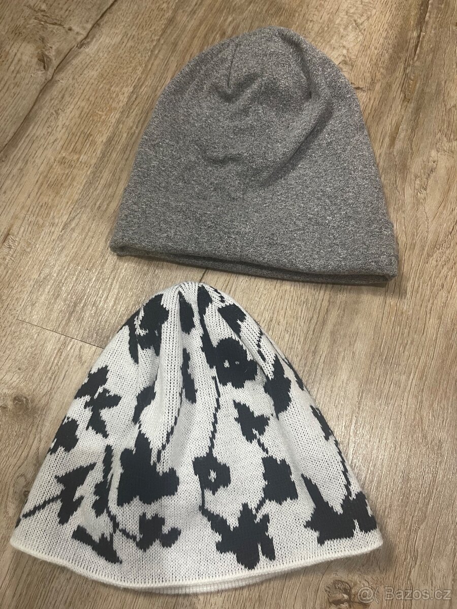 2 chlapecké čepice - 2