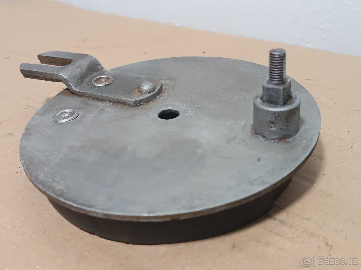 brzdový štít ČZ 175 předválečná - velký buben - 2