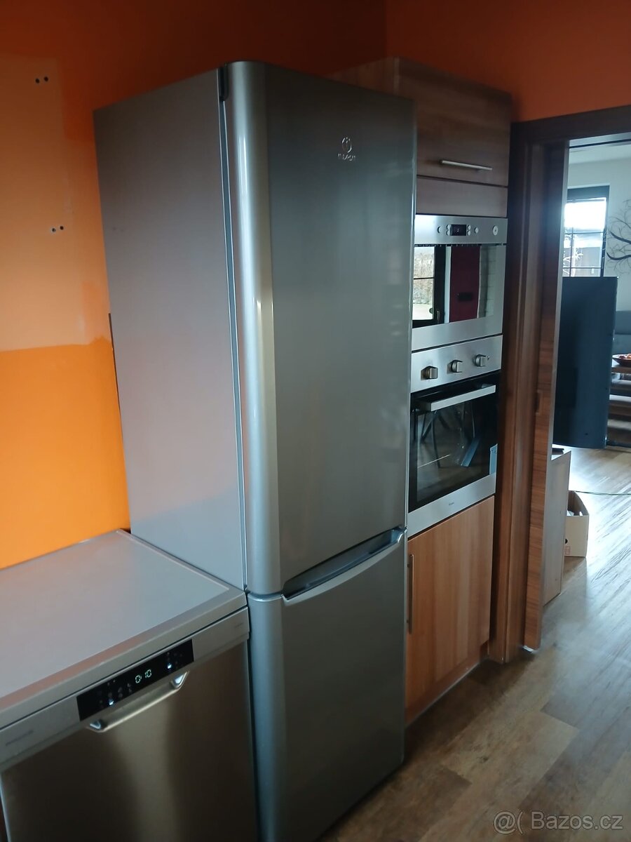 Lednička s mrazákem - 2