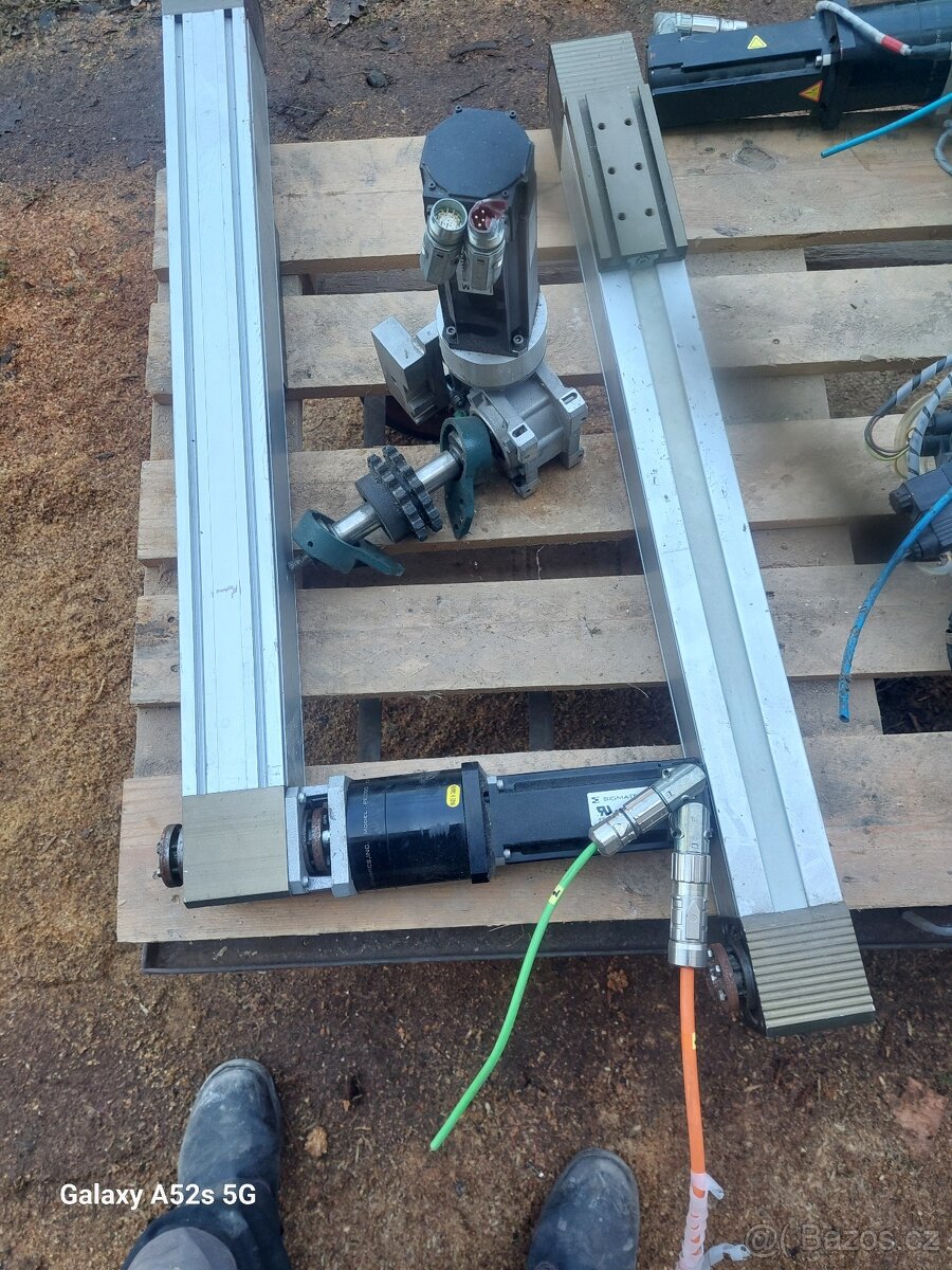 Lineární robotická kinematika nebo rám CNC stroje. - 2