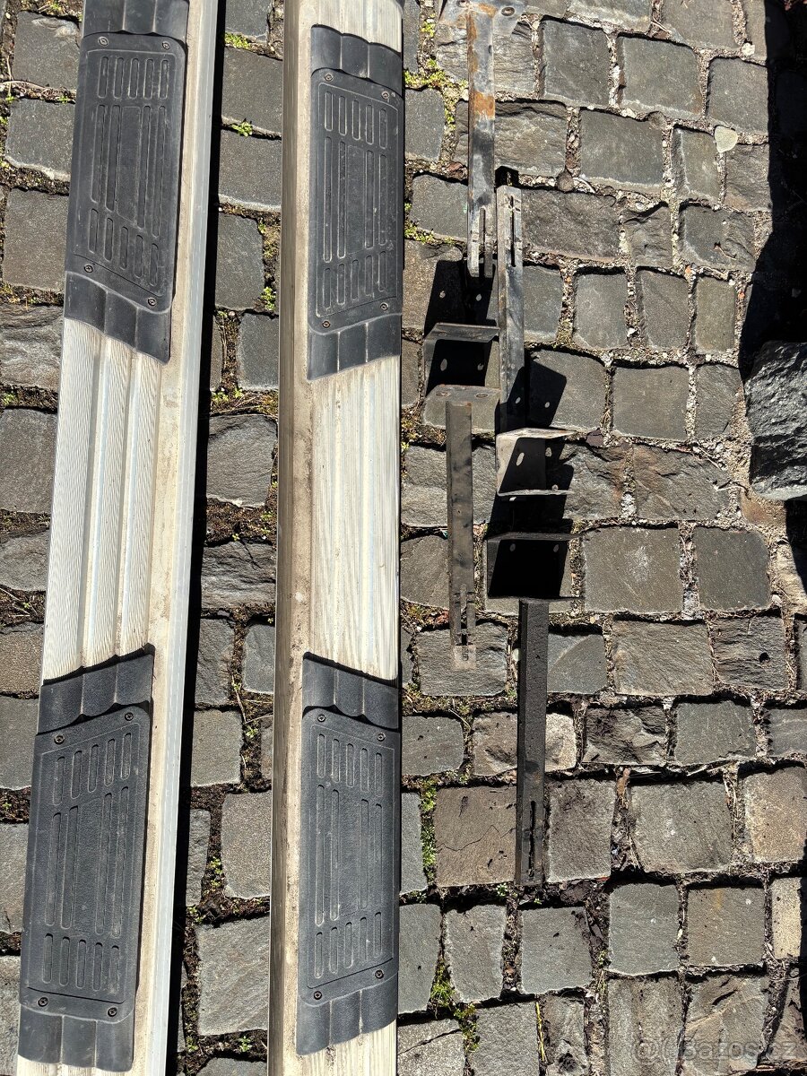 Nášlapy Jeep Liberty KJ - 2