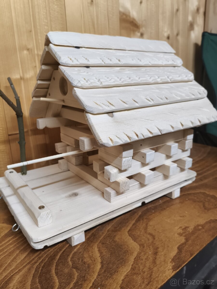 Krmítko pro ptáky. - 2