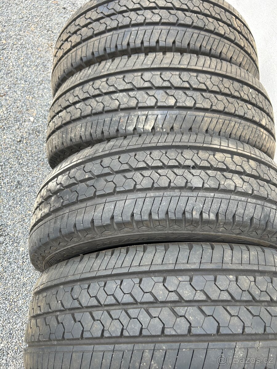 215/70R15C jak nové - 2