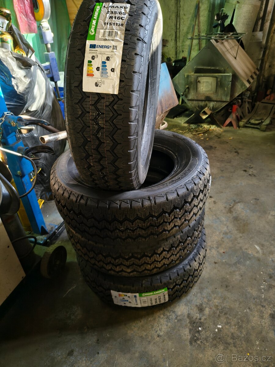Pneu 235/65R16 C - 2