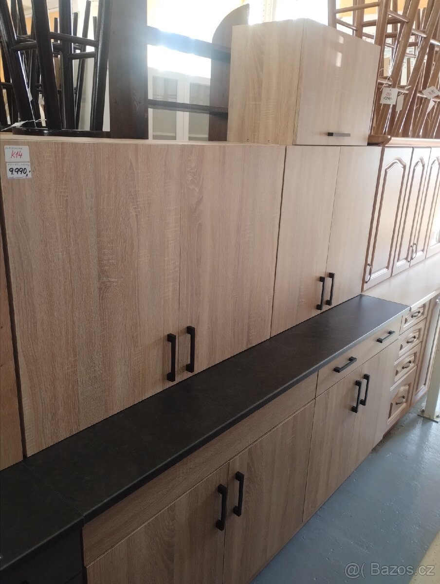 KUCHYNĚ DUB/ČERNÁ 240cm - 2