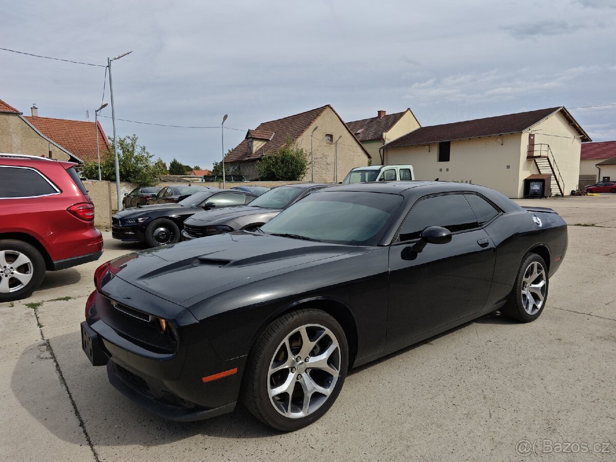 Dodge Challenger - 2