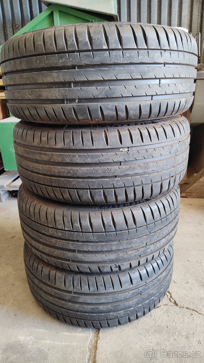 Pneu 225/40 ZR18 - 2