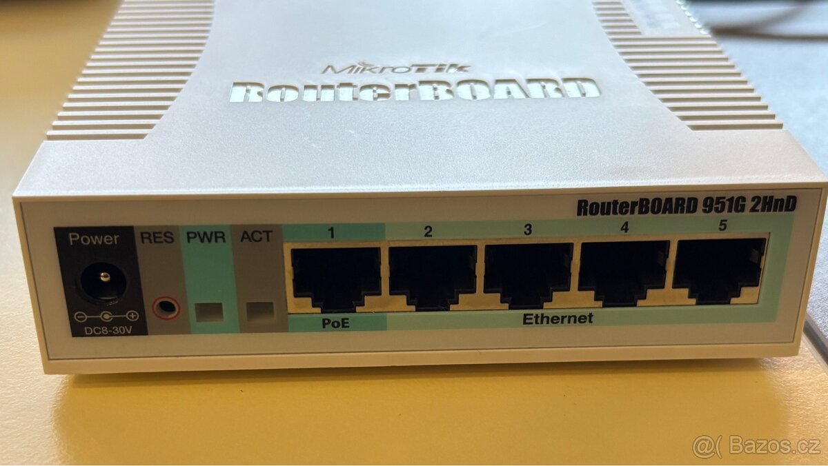 Mikrotik routerboard RB951 - 2