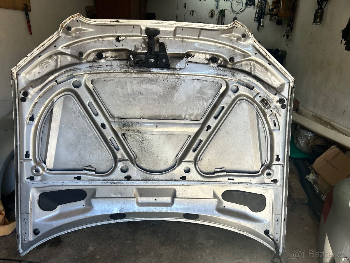 Audi A4 B7 kapota - 2