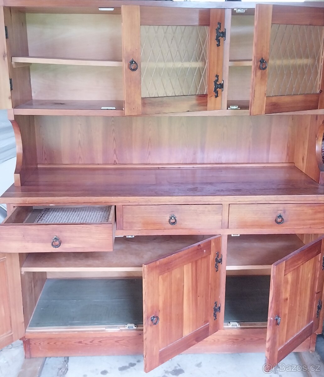 Starý kredenc - 2