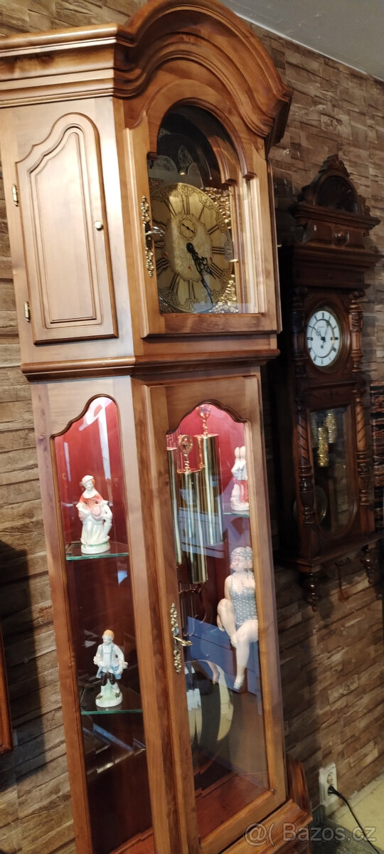 Nádherné luxusní hodiny s osvětlenou vitrínou. Měsíční fáze. - 2