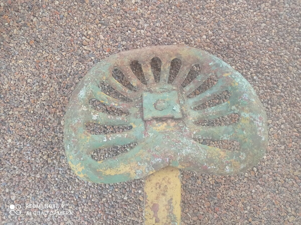 Sedačka na zemědělský stroj - 2