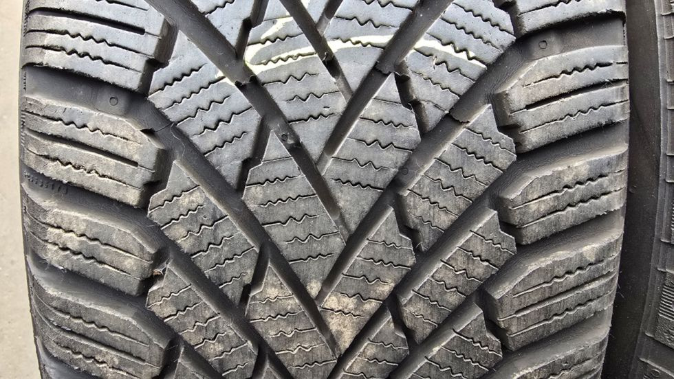 Zimní pneu 205/55/16 Continental - 2