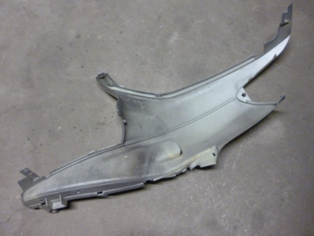Piaggio Skipper 125, 150. Pravá zadní kapota. od 1998 - 2