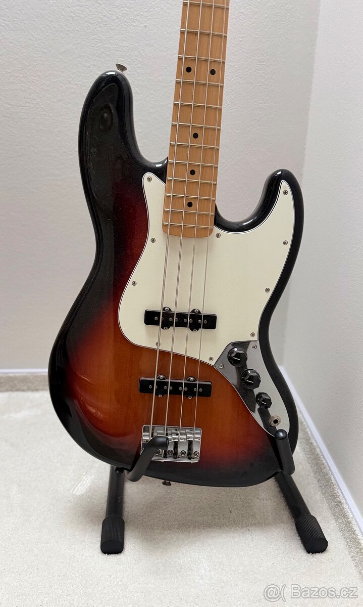 Fender JazzBass 4 strunný, kupován v MUSIC CITY - 2