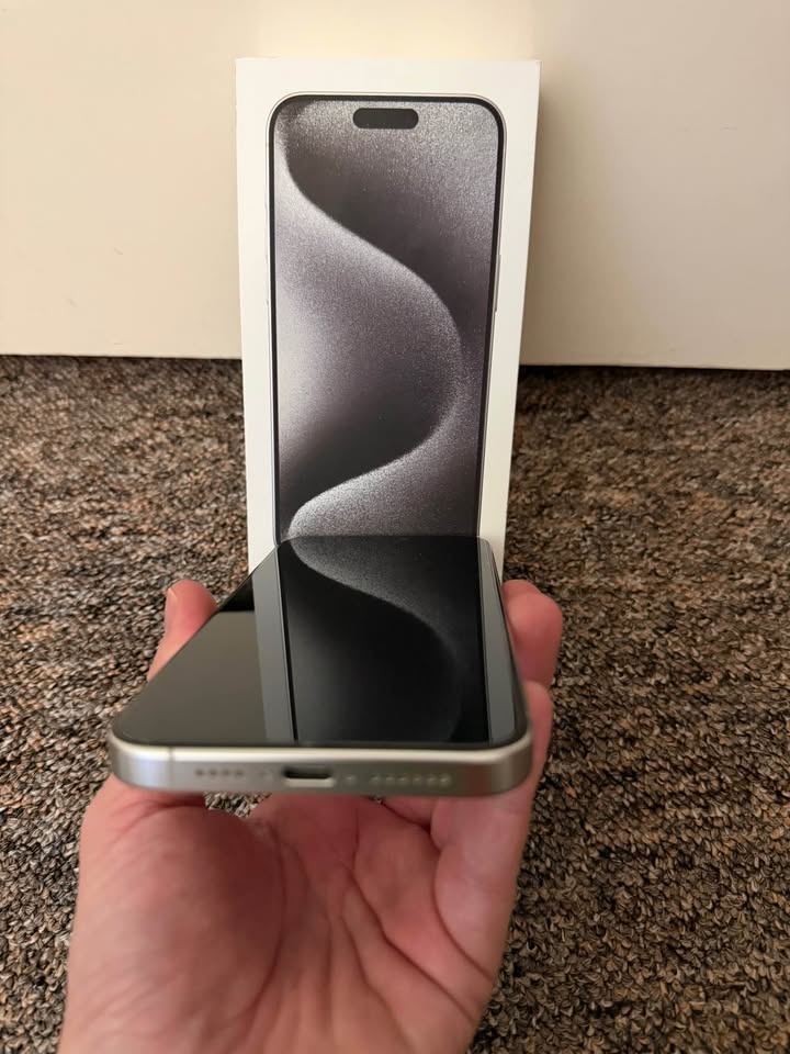 Apple iPhone 15 Pro Max 1TB White Titanium. EXCELENTNI STAV - 2