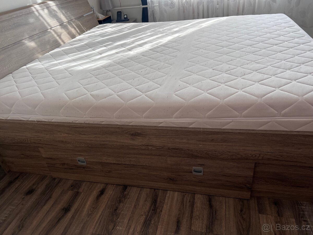 Postel s matraci i rošty - 2