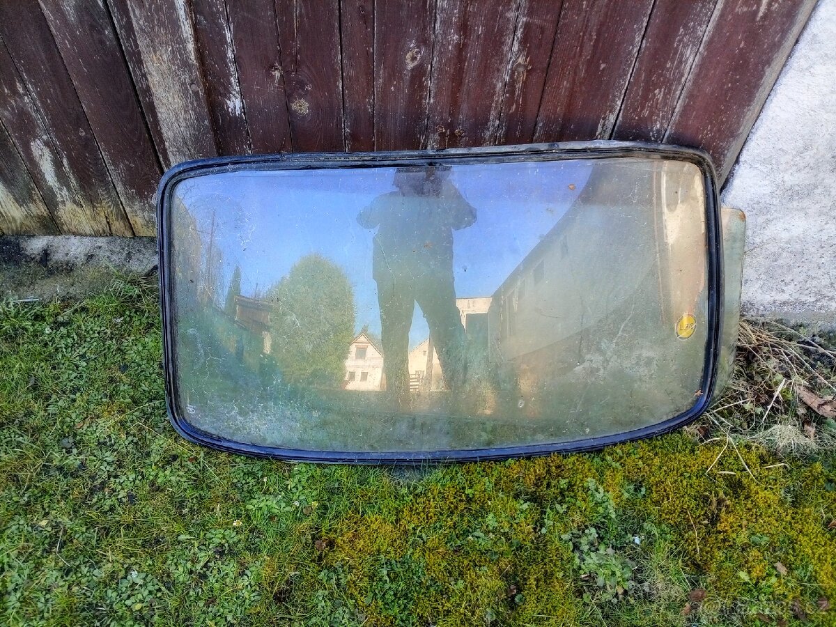 3 ks starých autosklo - 2
