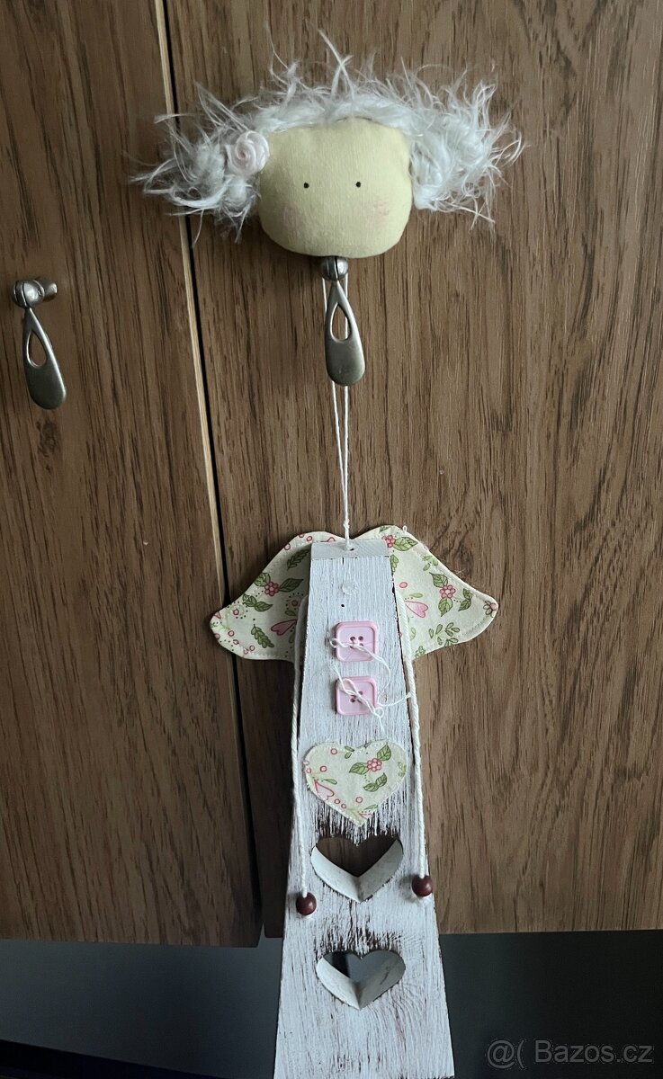Anděl dřevěný na pověšení - 2