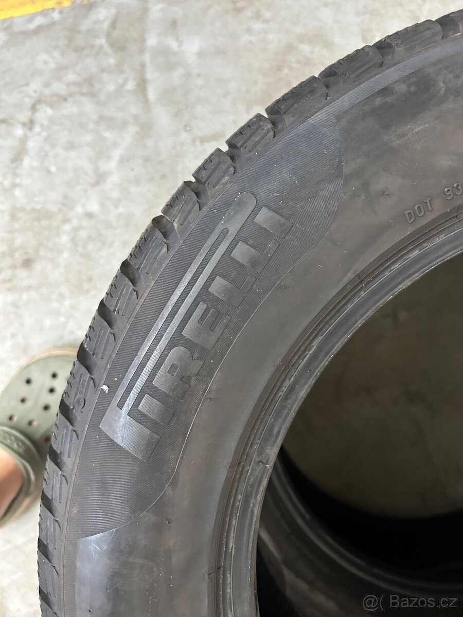 Zimní pneu Pirelli 215/60 r16 - 2