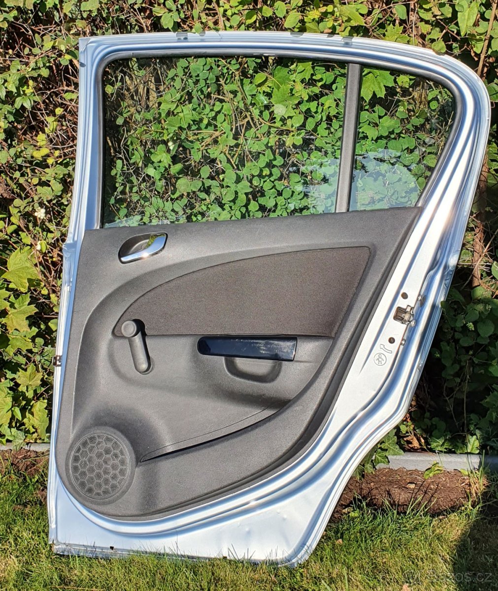 Pravé zadní dveře a zasklení Corsa D - 2