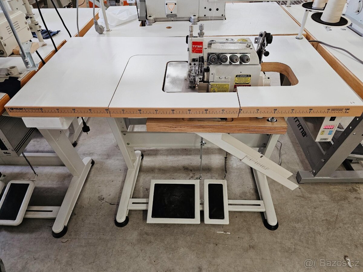 Overlock TYTAN ST-7925 – horní podávání. - 2