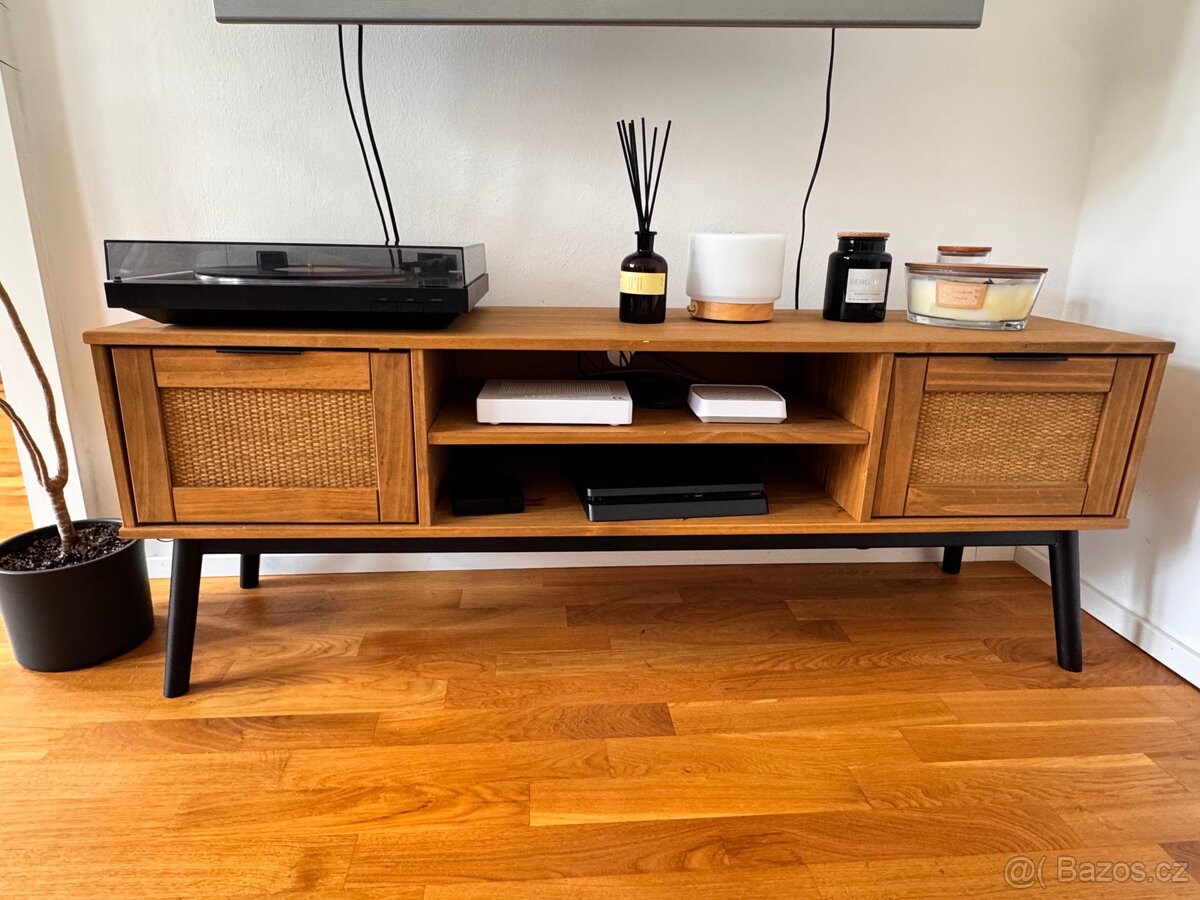 Skrinka pod TV - 2