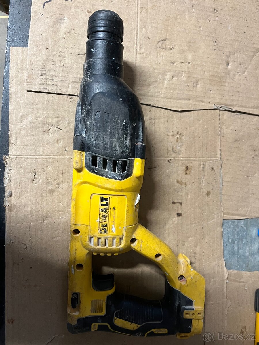 AKU vrtací kladivo Dewalt - 2