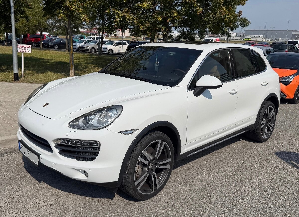 PORSCHE CAYENNE S - 2