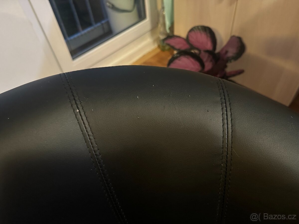 Křeslo z černé ekokůže - 2