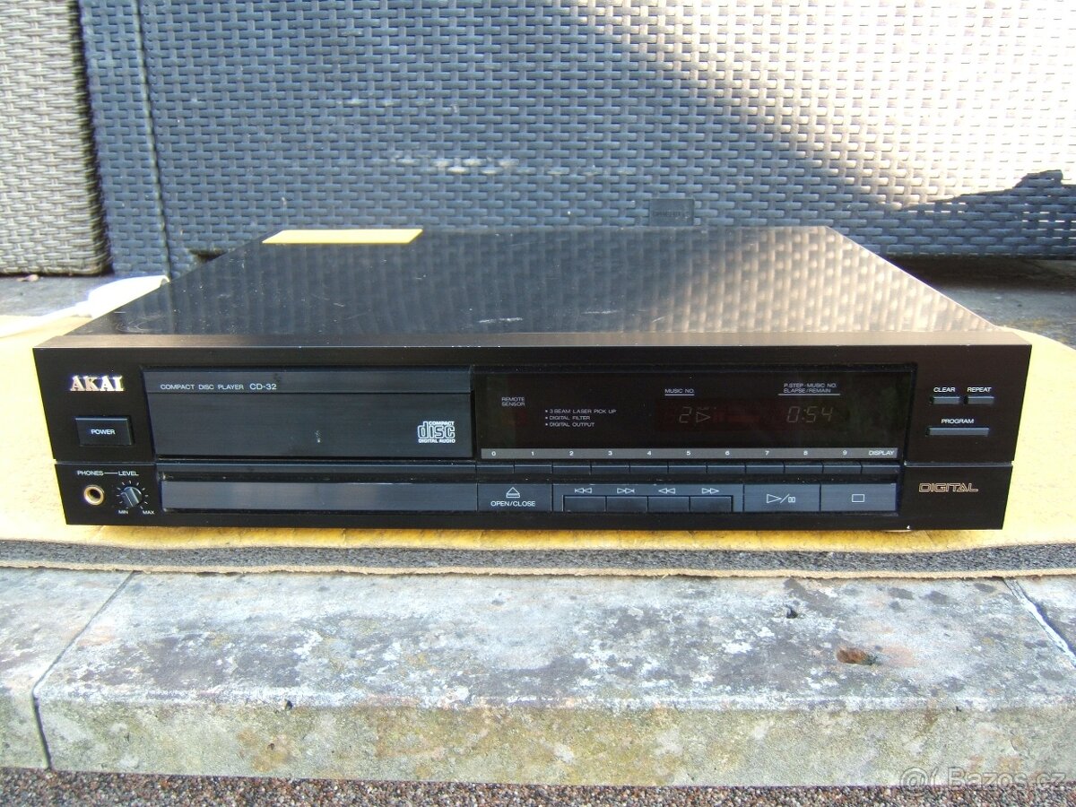 Nabízím CD přehrávač AKAI-CD-32. Plně funkční. Nejde o novou - 2