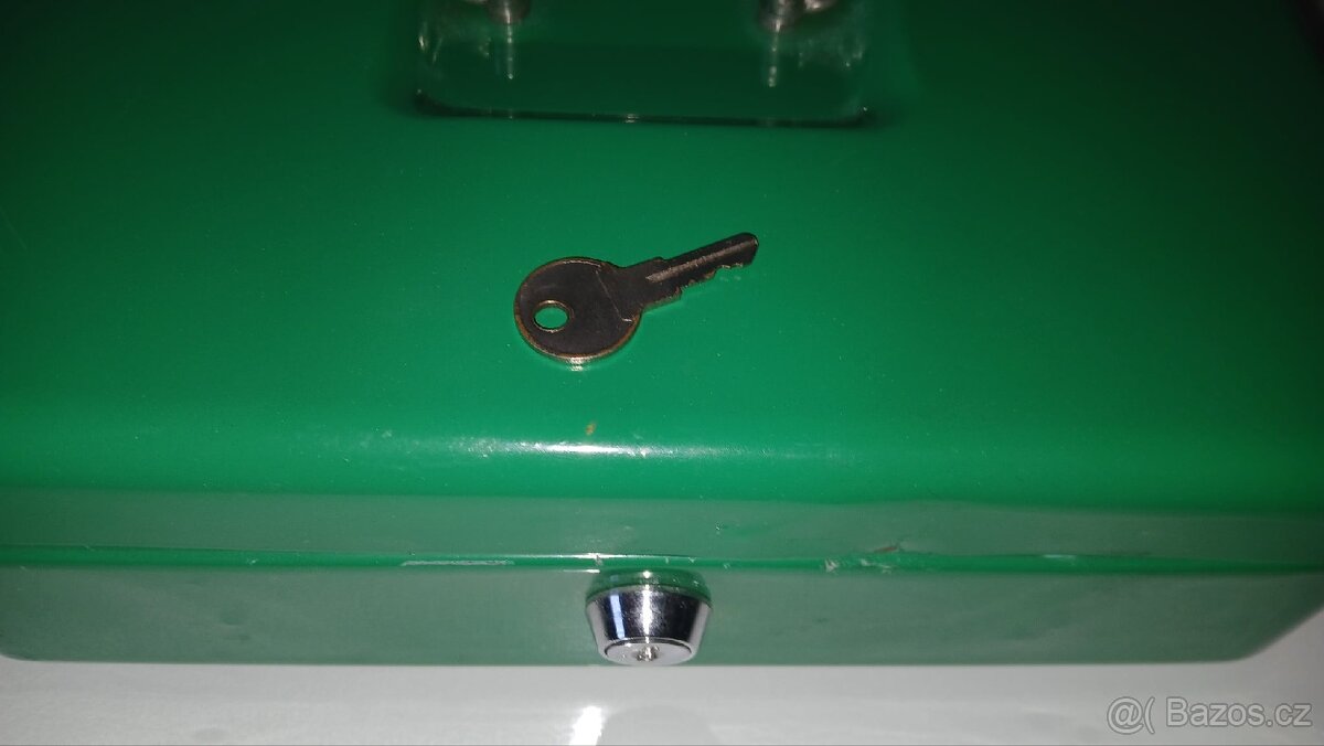 Přenosná pokladna s klíčem - trezorek dle fotek - 2
