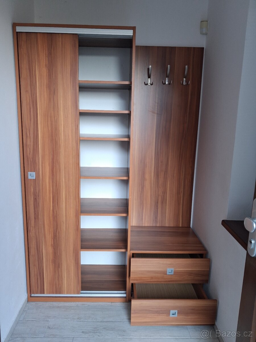 Šatní skříň - 2
